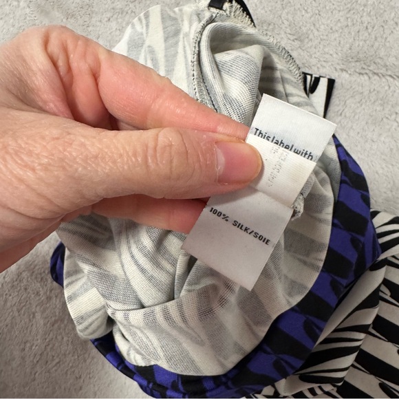 Diane Von Furstenberg 100% Silk Ruri Dress - Picture 8 of 9